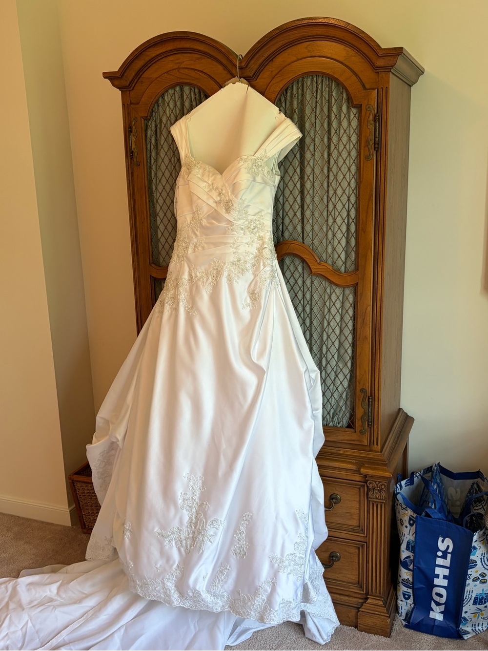 White Wedding Dress Gown with Lace Appliqué